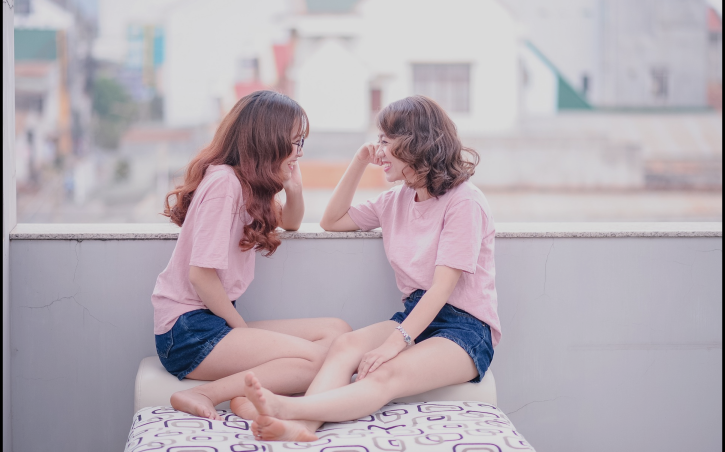 4 Signs Your Friend Is Gossiping About You