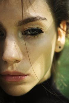 15 Signs Of An Emotionally Unavailable Woman