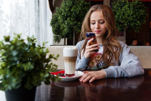 10 Texting Red Flags You Should Never Ignore