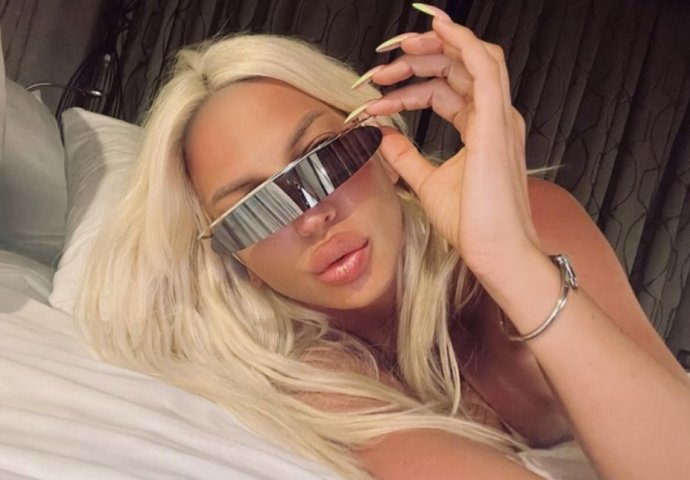 POGLEDAJTE KAKO JELENA KARLEUSA SLAVI POSLIJE RAZVODA