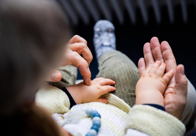 POGLEDAJTE samohranu majku s troje djece izbacuju iz državnog stana: Dovedena sam do zida, nemam kamo