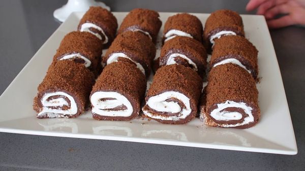 MINI FERERO ROLAT: Nikad jednostavniji recept za brzinski kolač